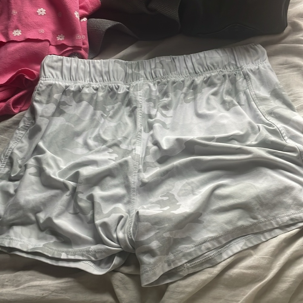 Shorts - Picture 3 of 3